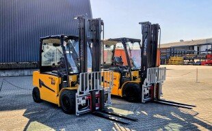 Levering twee nieuwe Hyundai 50B-9 elektrische heftrucks