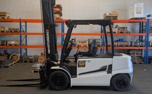 Levering Hyundai 50B-9 elektrische heftruck