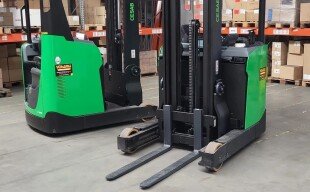 Levering twee nieuwe Cesab R316 reachtrucks