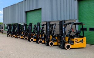 Levering 8 nieuwe Hyundai 20BT-9U elektrische heftrucks