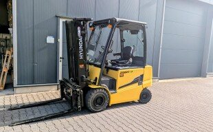 Levering Hyundai 25BH-9 elektrische heftruck