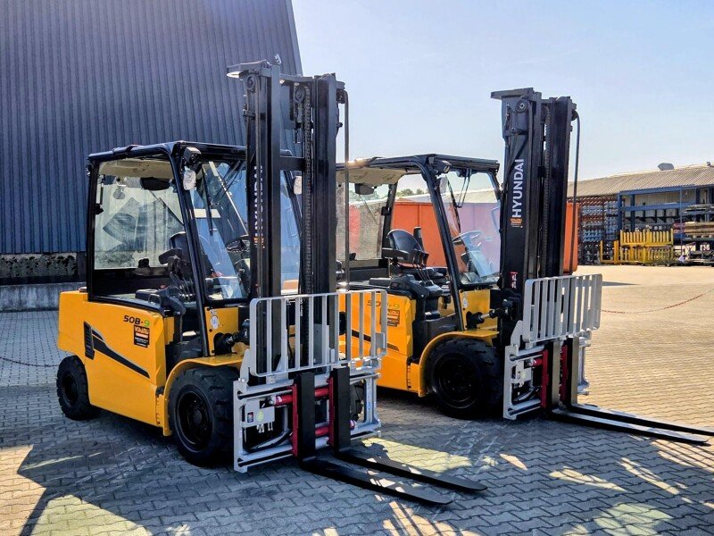 Levering twee nieuwe Hyundai 50B-9 elektrische heftrucks