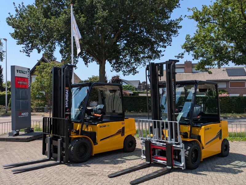 Levering twee nieuwe Hyundai 50B-9 elektrische heftrucks