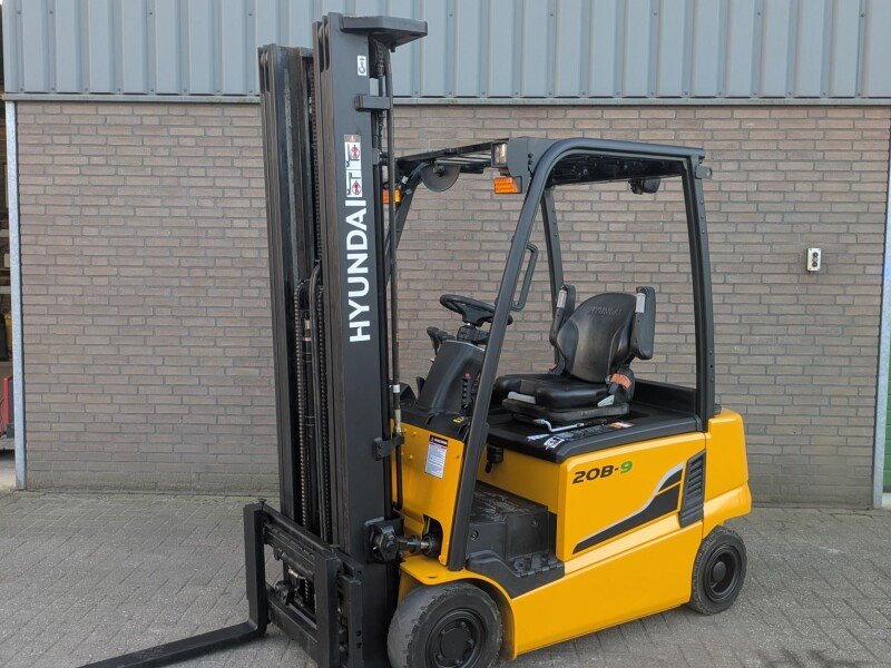Levering Hyundai 20B-9 elektrische heftruck