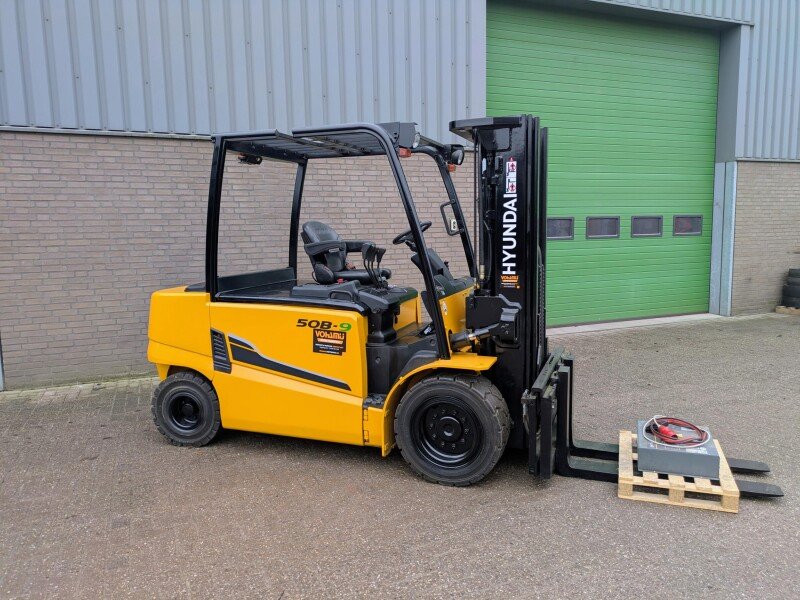 Levering Hyundai 50B-9 elektrische heftruck