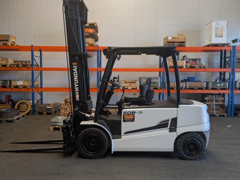 Levering Hyundai 50B-9 elektrische heftruck