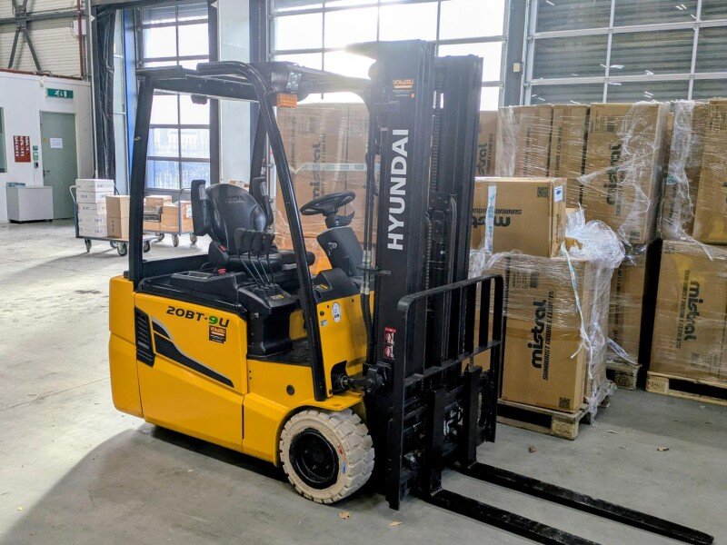 Levering Hyundai 20BT-9U elektrische heftruck