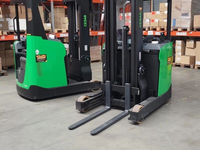 Levering twee nieuwe Cesab R316 reachtrucks
