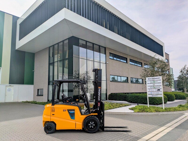 Levering nieuwe Hyundai 30BE-X elektrische heftruck