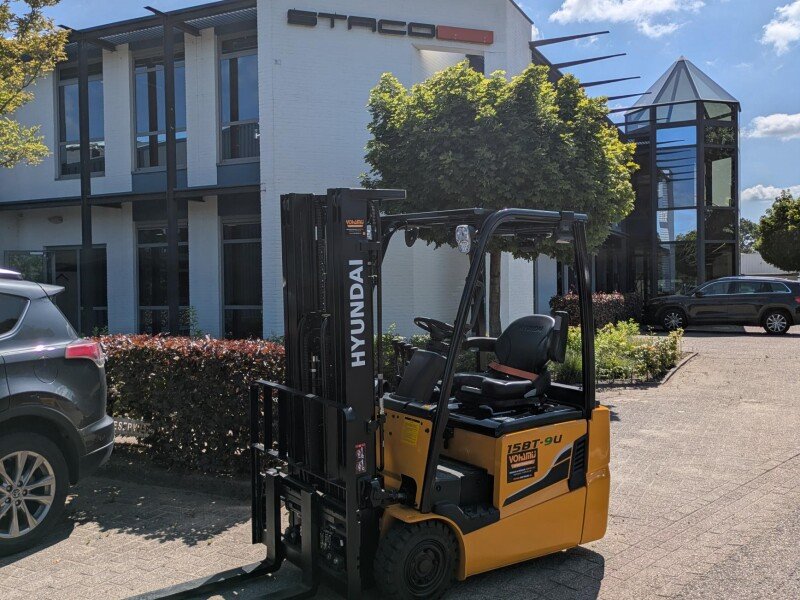 Levering nieuwe Hyundai 15BT-9U elektrische heftruck