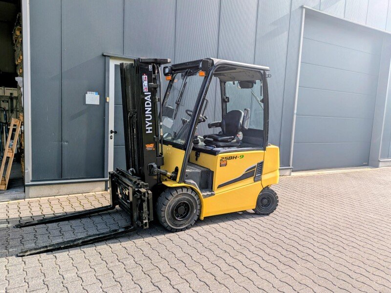 Levering Hyundai 25BH-9 elektrische heftruck