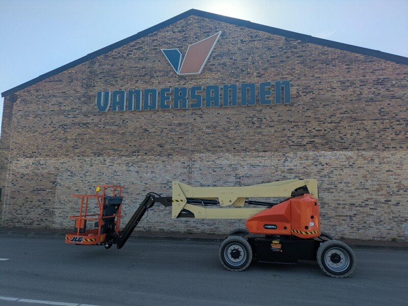 Levering nieuwe JLG E450AJ elektrische knikarmhoogwerker